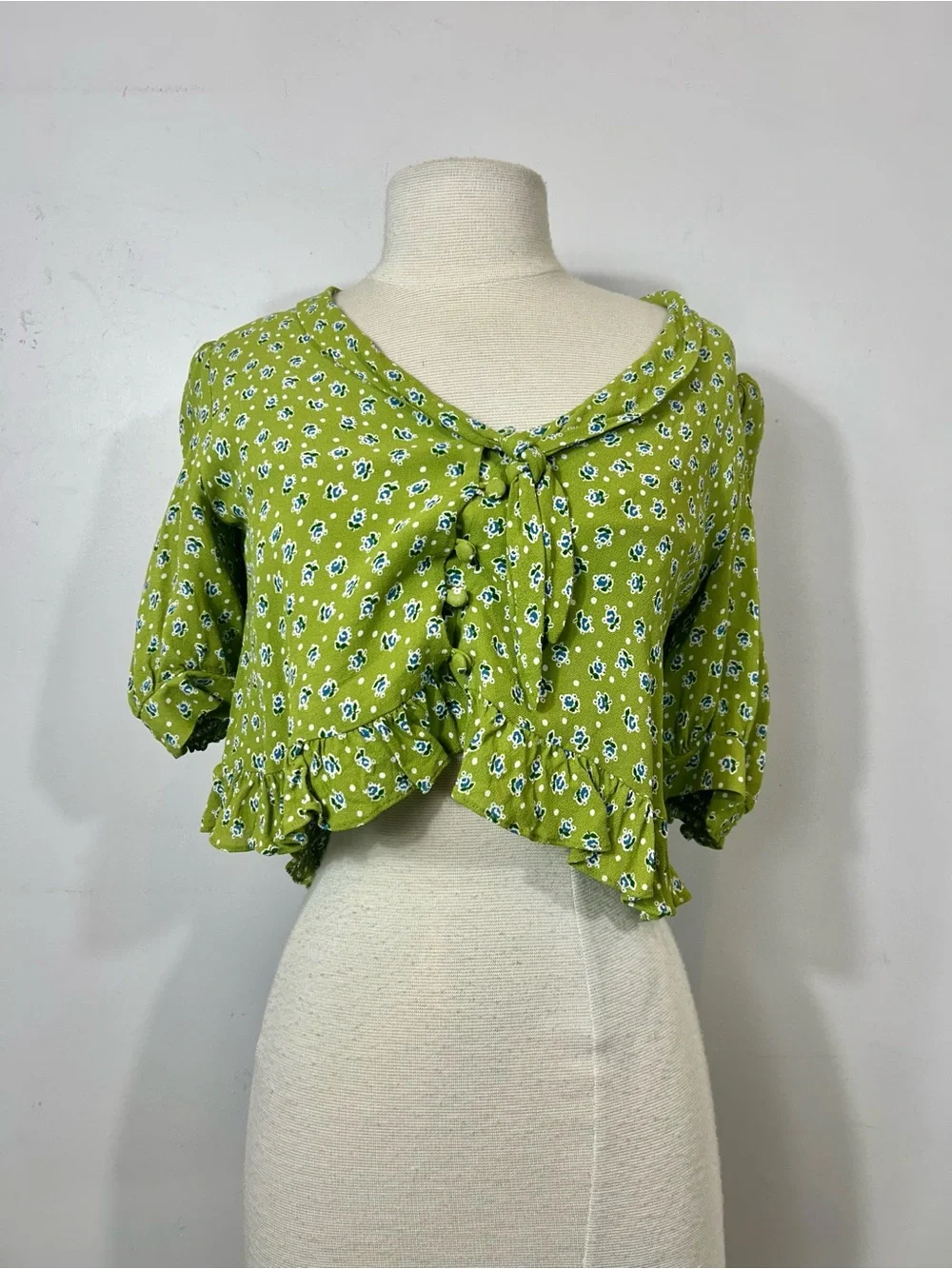 Reformation Nell V-Neck Button-Up Floral Blouse in Lime/Green - Size Small